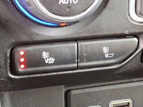 Used 2022 Chevrolet Suburban LT image 25