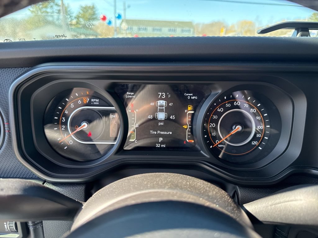 New 2026 Jeep Gladiator Rubicon w/ Technology Group AWD/4WD image 11