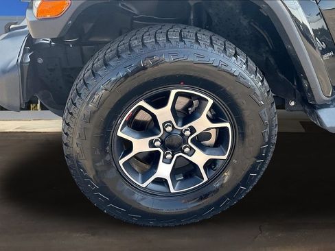 Used 2021 Jeep Wrangler Unlimited Sahara AWD/4WD image 33