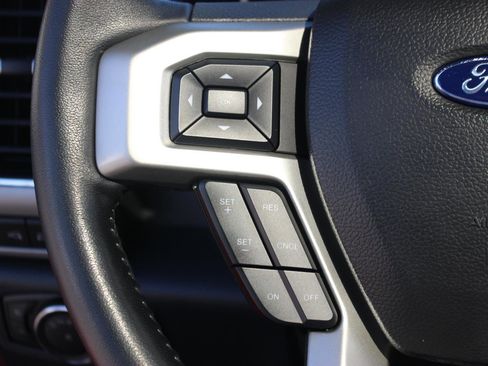 Used 2022 Ford F250 Lariat w/ Chrome Package image 21