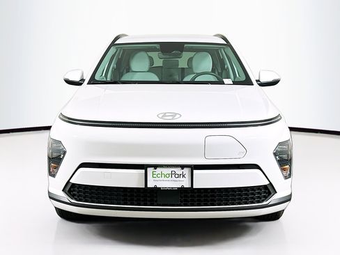 Used 2024 Hyundai Kona SEL FWD image 2