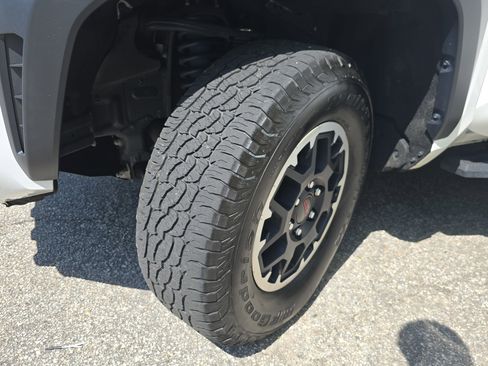 Certified 2024 Toyota Tacoma TRD Off-Road AWD/4WD image 29