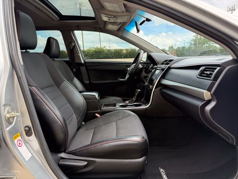 Used 2017 Toyota Camry SE w/ Moonroof Package FWD image 23