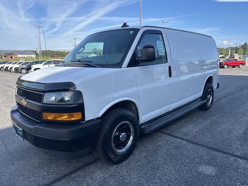 Certified 2019 Chevrolet Express 2500 RWD image 3