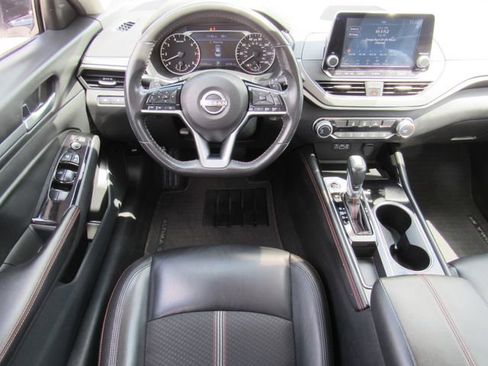 Used 2024 Nissan Altima 2.5 SR FWD image 16