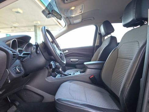 Used 2017 Ford Escape SE w/ SE Sport Appearance Package image 9