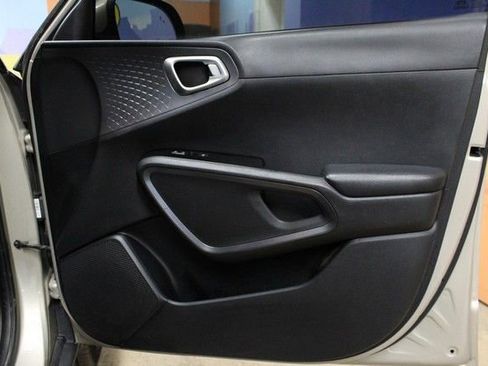 Used 2020 Kia Soul EX image 9