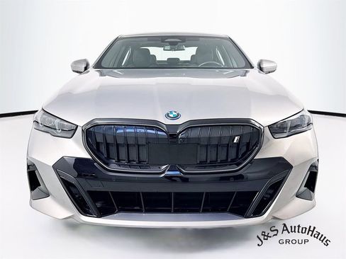 Used 2024 BMW i5 eDrive40i w/ M Sport Package image 2