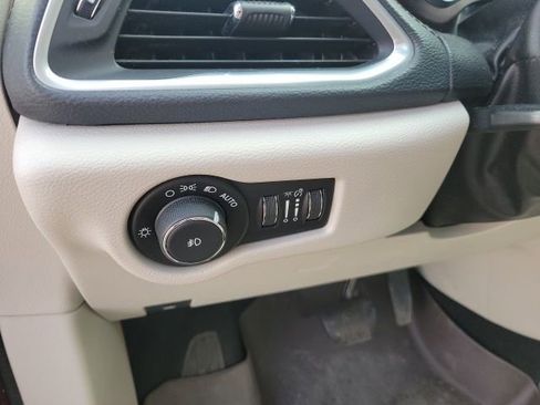 Used 2017 Chrysler Pacifica Limited w/ Advanced Safetytec Group image 12