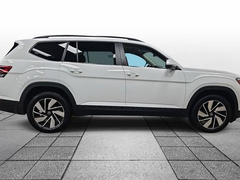 Used 2025 Volkswagen Atlas SE image 4