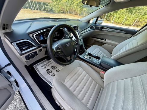 Used 2017 Ford Fusion SE w/ Fusion SE Technology Package FWD image 24