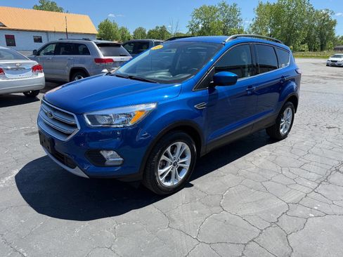 Used 2018 Ford Escape SE w/ SE Sync 3 Package AWD/4WD image 3