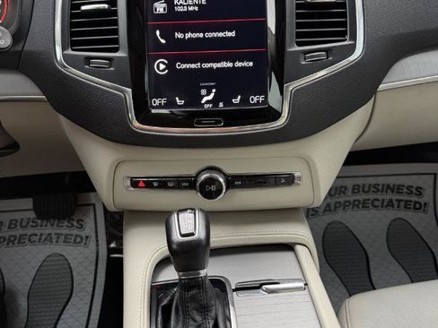 Used 2022 Volvo XC90 T5 Momentum AWD/4WD image 17