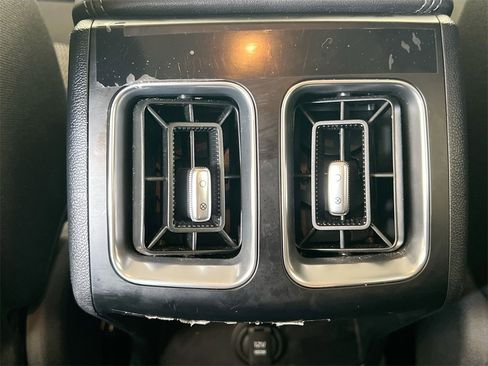 Certified 2024 Kia Sorento LX image 24