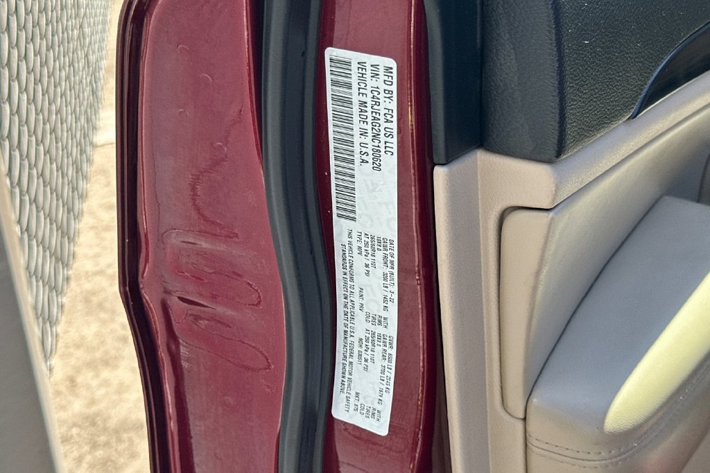 Used 2022 Jeep Grand Cherokee Laredo E RWD image 30