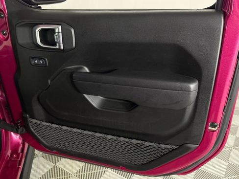 Used 2024 Jeep Wrangler Rubicon image 34