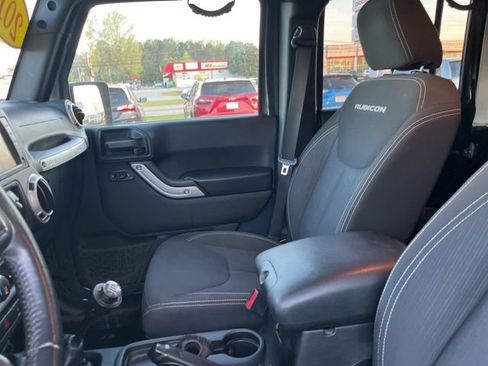 Used 2016 Jeep Wrangler Unlimited Rubicon w/ Connectivity Group image 10