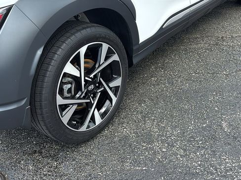 Used 2022 Hyundai Kona Limited AWD/4WD image 8