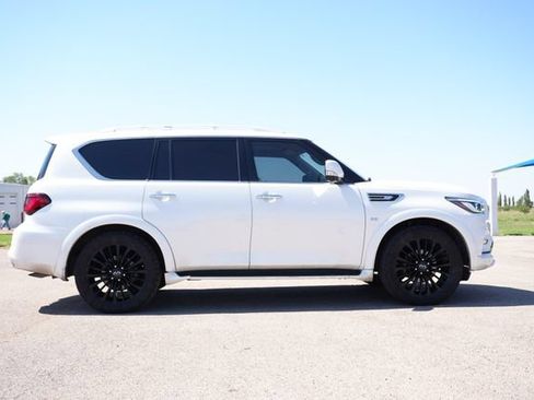 Used 2018 INFINITI QX80 4WD w/ Deluxe Technology Package image 2