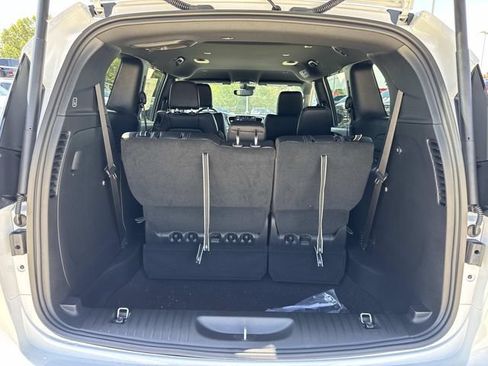 New 2027 Chrysler Pacifica Select AWD/4WD image 10