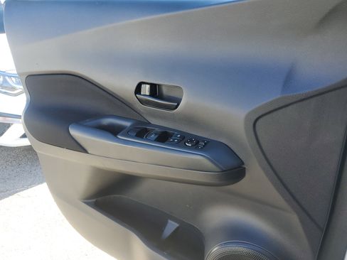 Used 2024 Nissan Kicks S image 19