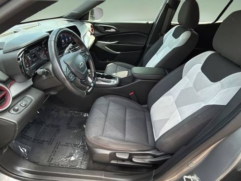 Used 2024 Chevrolet Trax RS w/ Driver Confidence Package FWD image 18