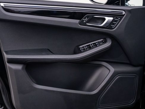 Certified 2023 Porsche Macan AWD/4WD image 14