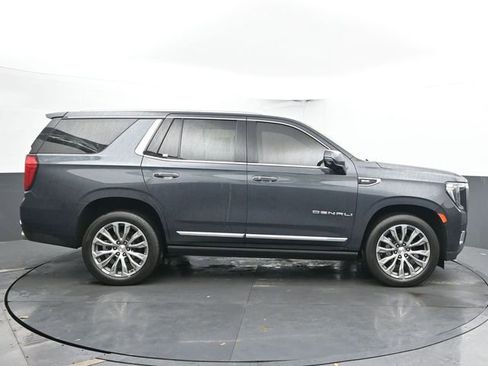 Used 2021 GMC Yukon Denali w/ Denali Premium Package image 12