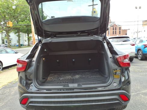 Certified 2025 Chevrolet Trax RS w/ Driver Confidence Package FWD image 17