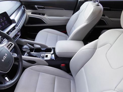 Used 2023 Kia Telluride S FWD image 11