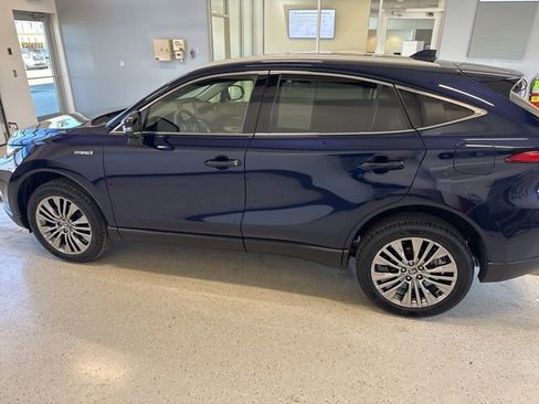 Used 2021 Toyota Venza XLE w/ Softex Package image 9