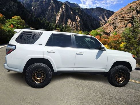 Used 2022 Toyota 4Runner SR5 AWD/4WD image 2