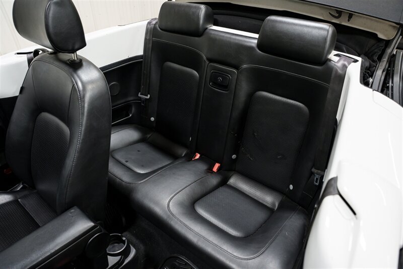Used 2010 Volkswagen Beetle Convertible FWD image 11