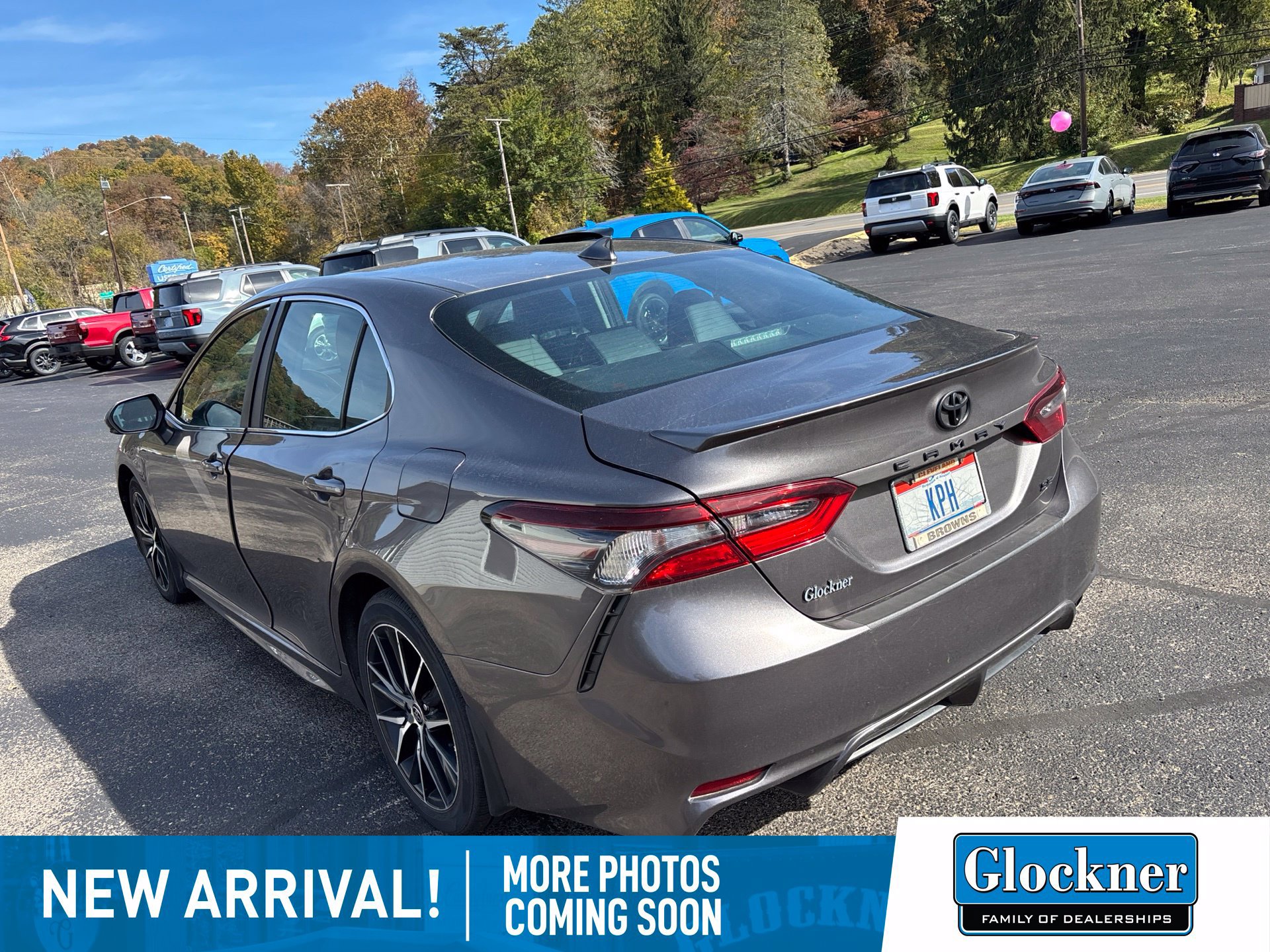 Used 2023 Toyota Camry SE FWD image 5