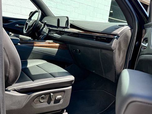 Certified 2021 Cadillac Escalade Premium Luxury AWD/4WD image 13