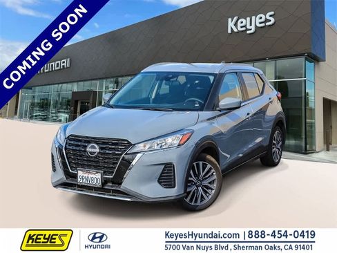 Used 2024 Nissan Kicks SV image 1