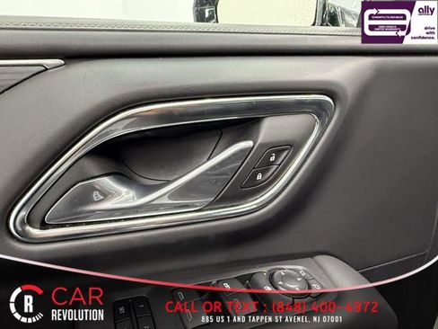 Used 2024 GMC Yukon XL SLT AWD/4WD image 36
