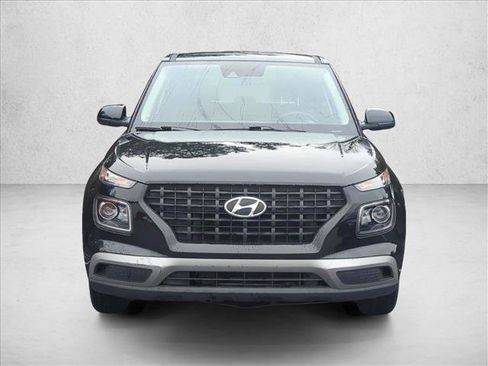 Used 2022 Hyundai Venue SE image 2