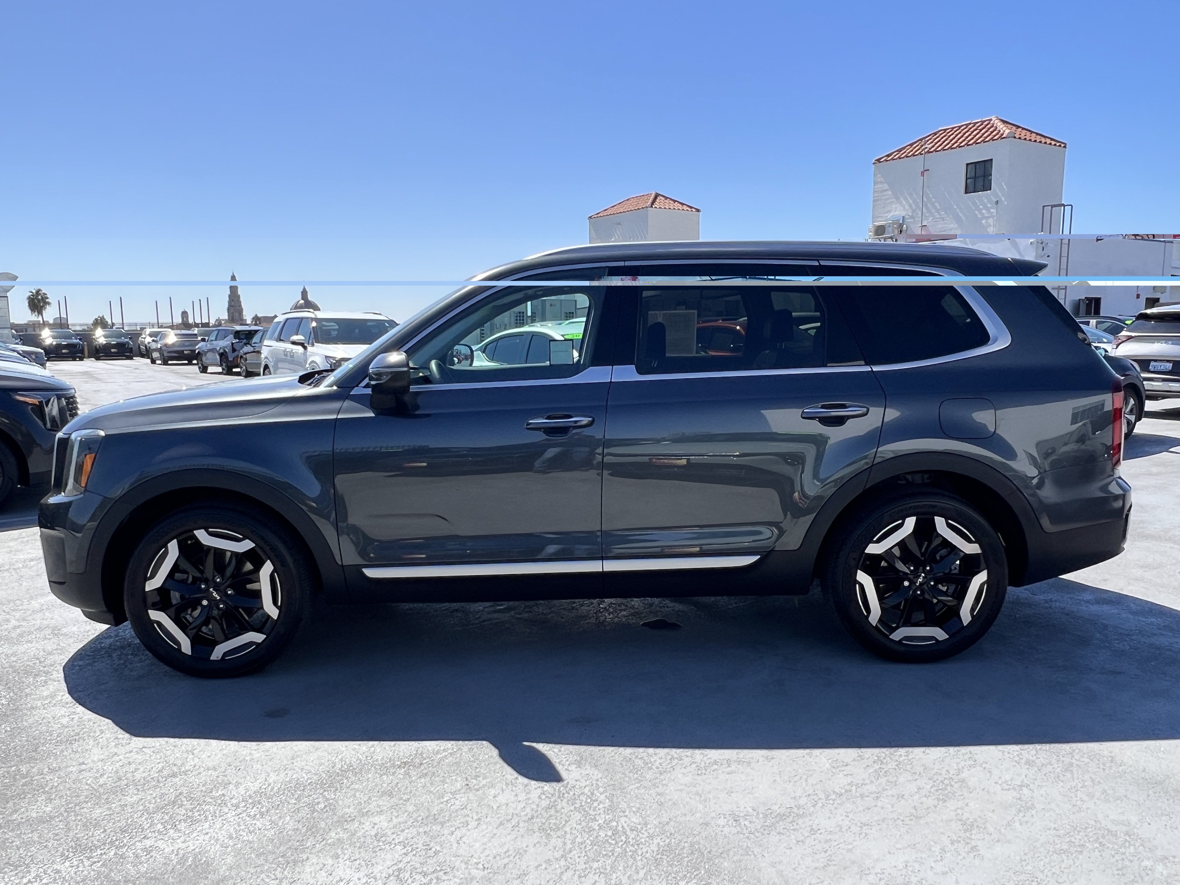 Certified 2023 Kia Telluride S FWD image 3