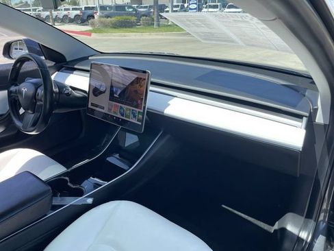 Used 2019 Tesla Model 3 Mid Range RWD image 30