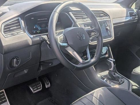 Used 2023 Volkswagen Tiguan SE R-Line FWD image 10