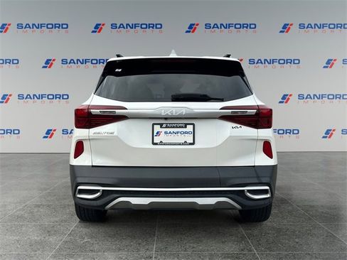 Used 2022 Kia Seltos EX image 4