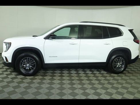 Used 2025 GMC Acadia Elevation image 16