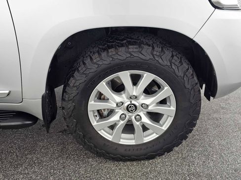 Used 2019 Toyota Land Cruiser image 9