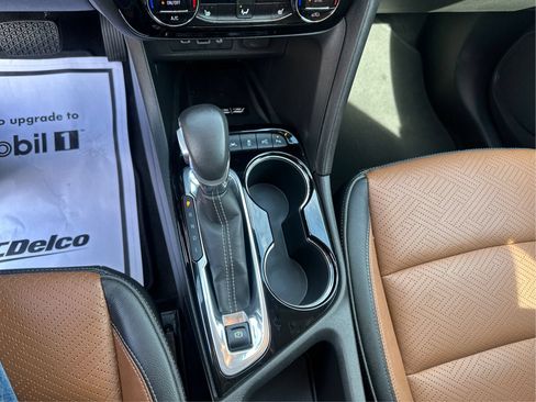 Used 2021 Buick Encore GX Essence w/ Advanced Technology Package AWD/4WD image 17
