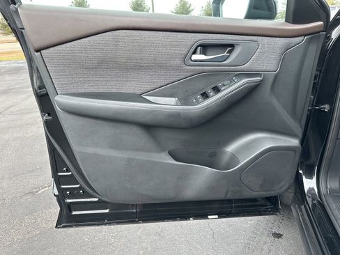 Used 2023 Nissan Rogue SV image 19