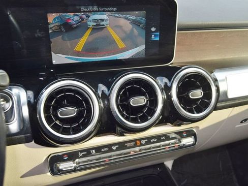 Used 2020 Mercedes-Benz GLB 250 4MATIC w/ Premium Package image 36