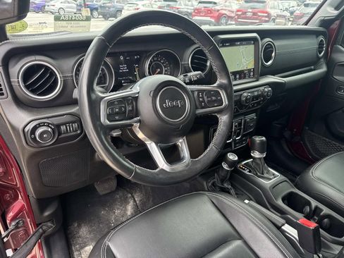 Used 2022 Jeep Wrangler Unlimited Sahara w/ LED Lighting Group AWD/4WD image 17