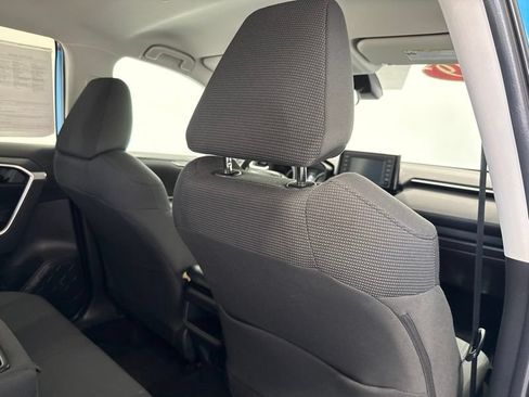 Used 2019 Toyota RAV4 LE w/ Carpet Mat Package AWD/4WD image 12