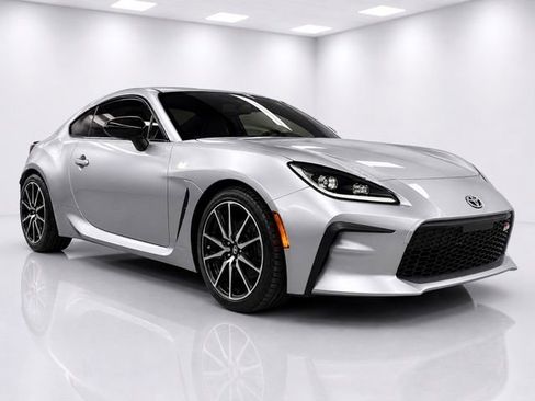 Used 2022 Toyota GR86 RWD image 3